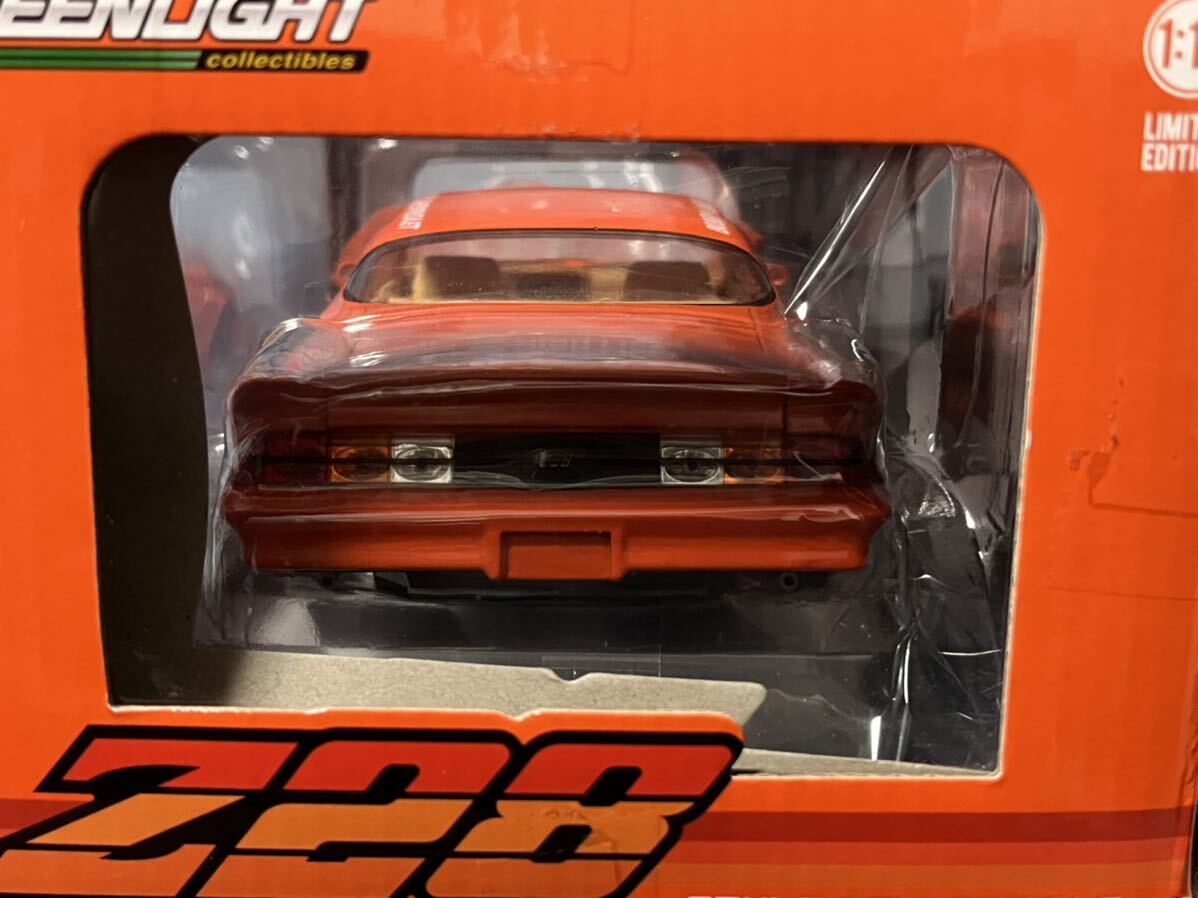 新品 未開封 グリーンライト製  シボレー カマロ Z28 (1980年) 1/18の画像6