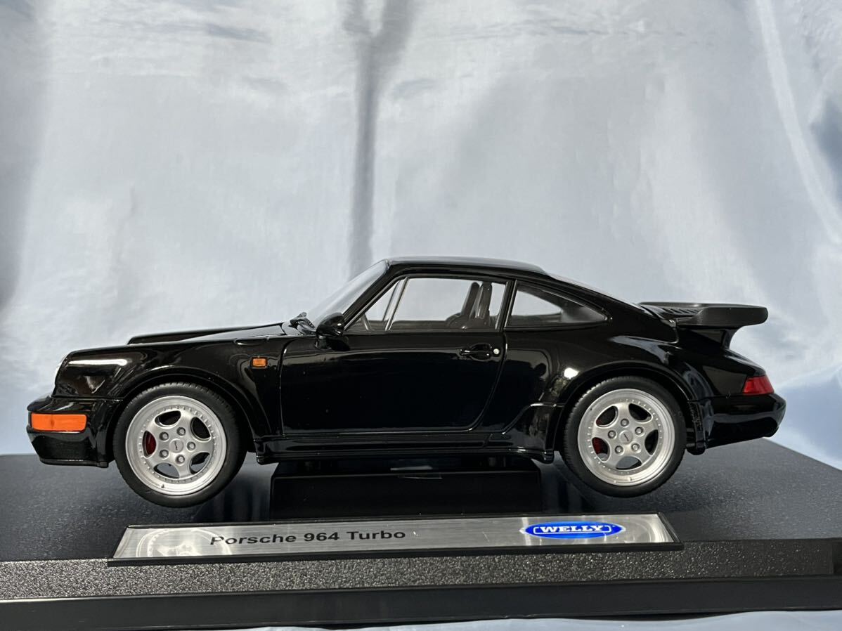 ウェリー製　ポルシェ911 ターボ (964) 黒　　　　1/18_画像3