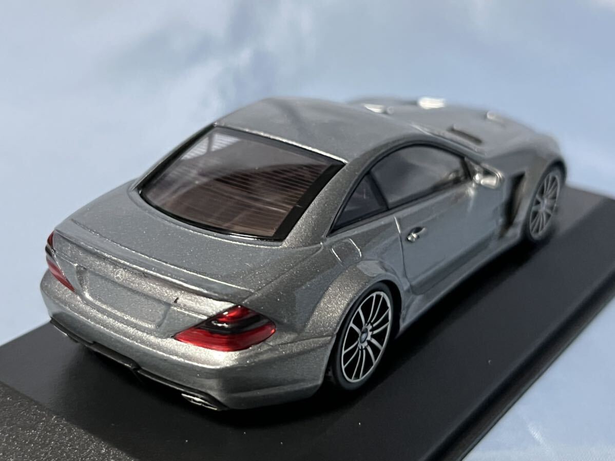 ミニチャンプス製　　メルセデス　ベンツ　SL65 AMG ブラックシリーズ　(R230) グレーメタリック　　1/43_画像6