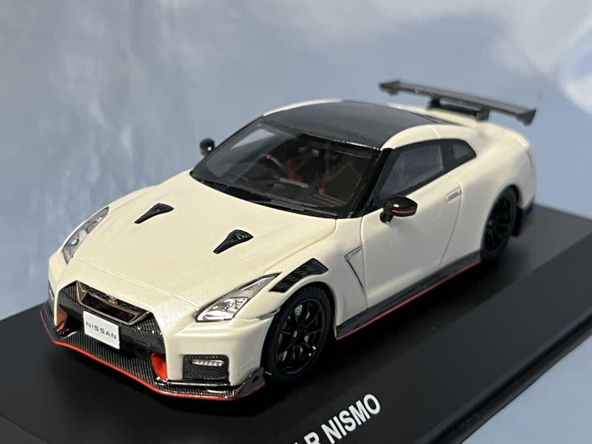 京商 製　　ニッサン　GT-R ニスモ　　　白　　1/43_画像4