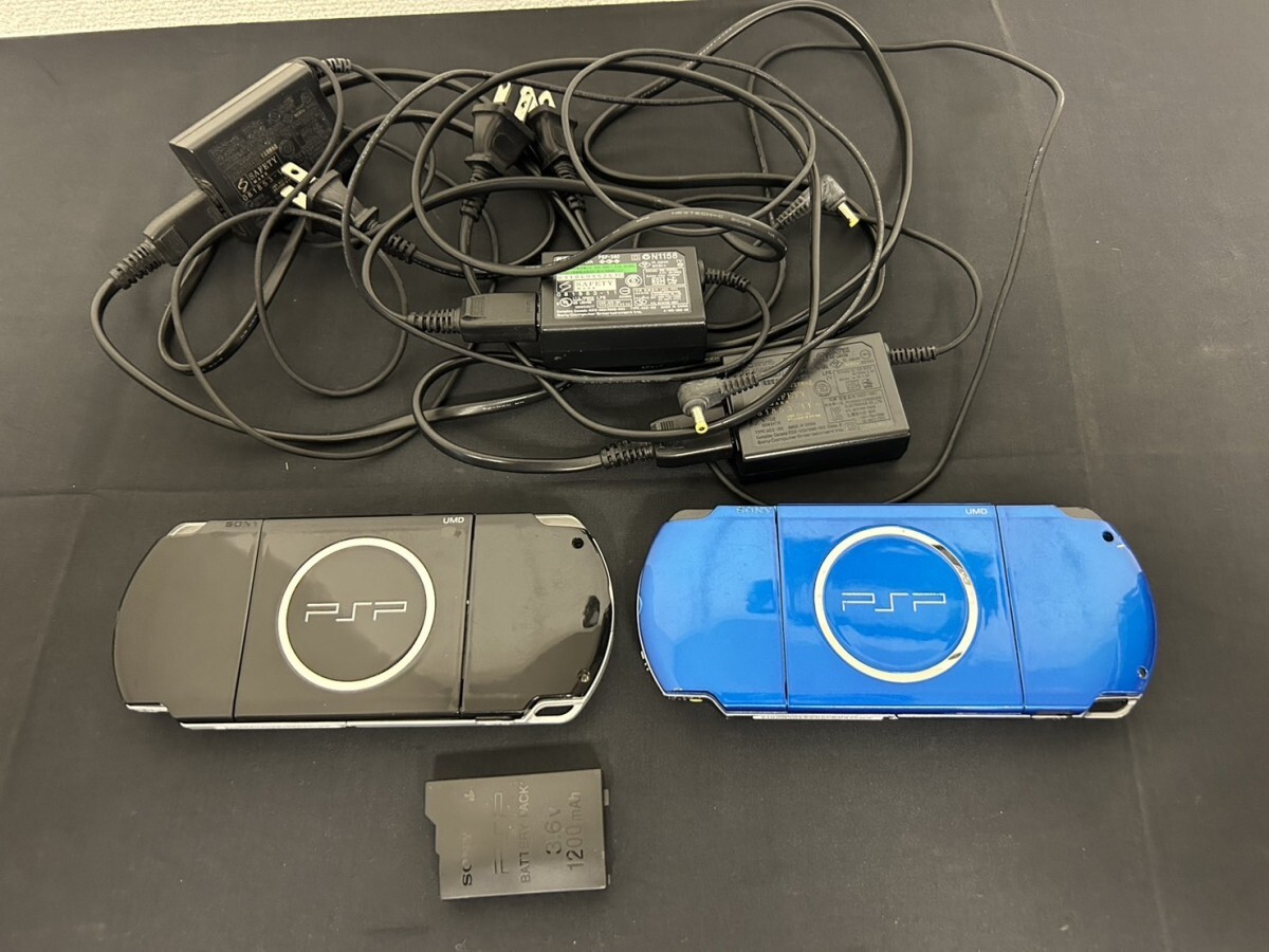 A3　SONY　ソニー　PSP-3000　PSP　2点　ブルーカラー　ブラックカラー　ゲーム機　グランドセフトオート　ソフト2点付　現状品_画像2