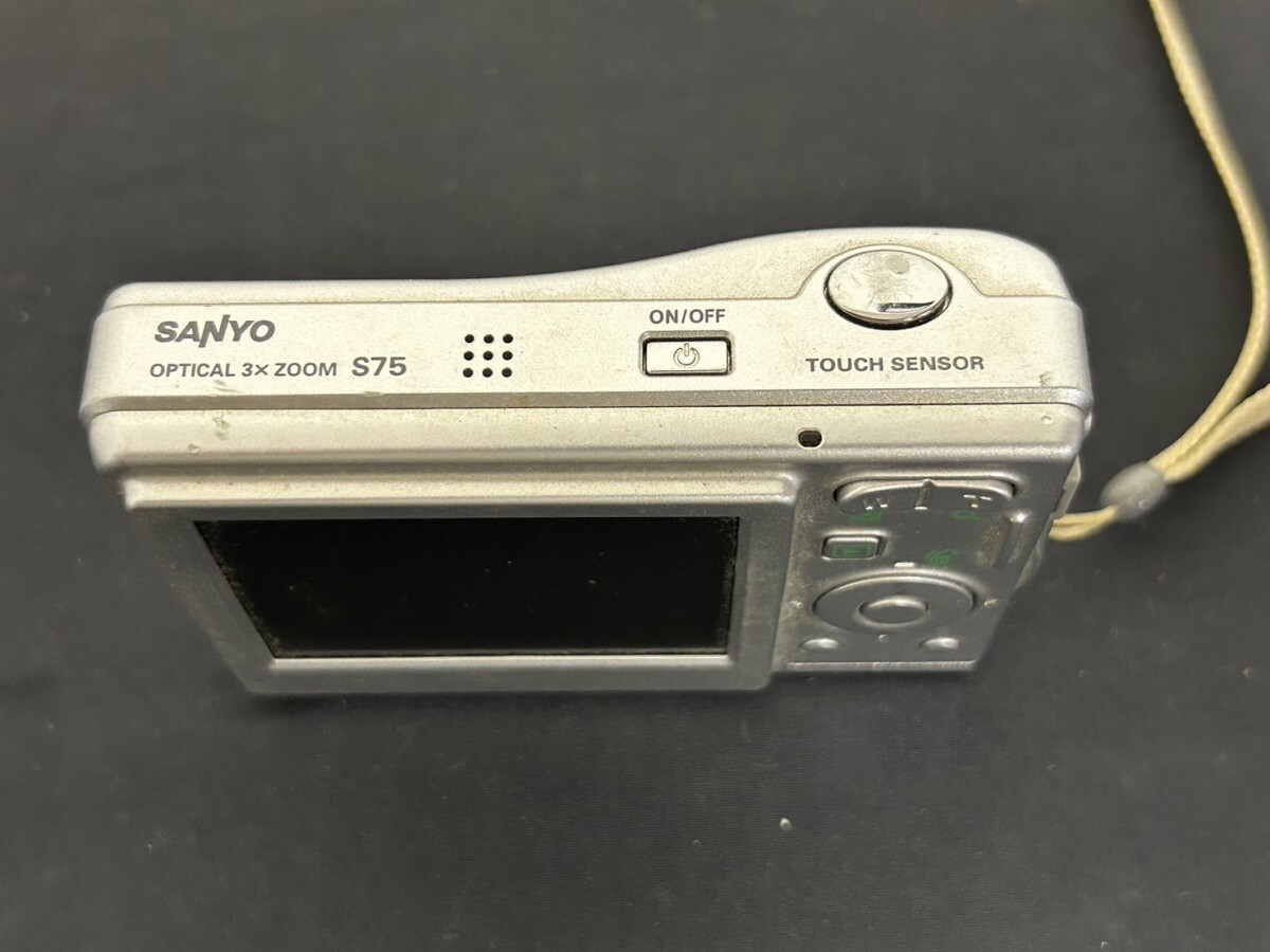 A3　SANYO　三洋　DSC-S75　コンパクトデジタルカメラ　Xacti　シルバーカラー　現状品_画像2