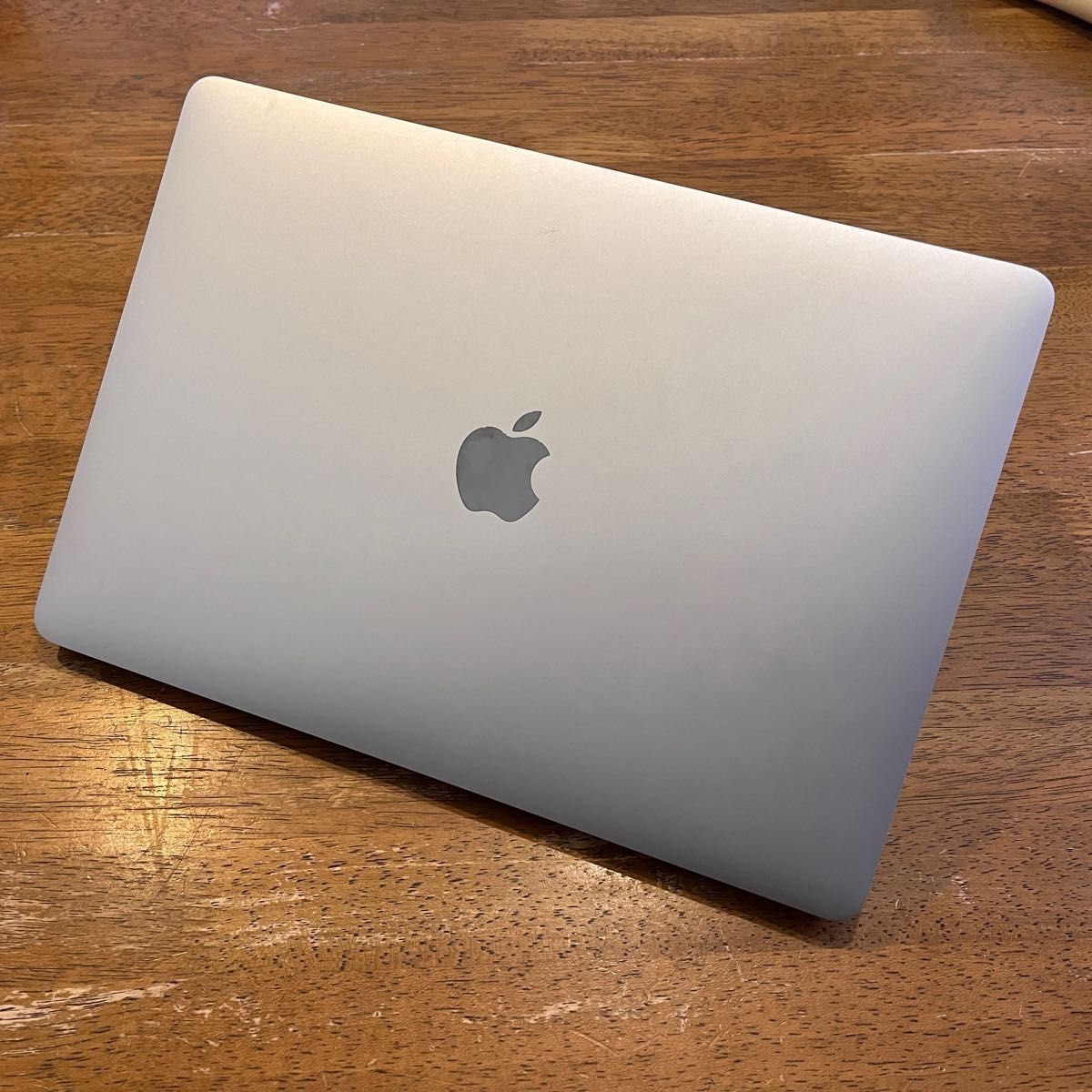 【値下げ】Apple MacBook Air 2020 シルバー M1 4GB SSD256GB 充電器付き 箱/取説なし