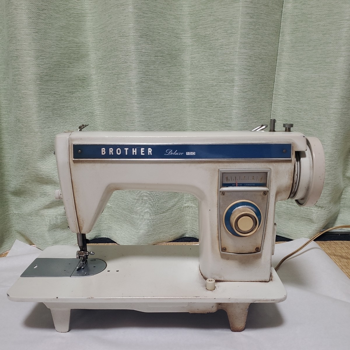 中古ジャンク扱い!!ブラザーミシン　BROTHER　DELUXE　MODEL:HA2-B150　ライトの通電と手回しで針上下の動作確認済み_画像1