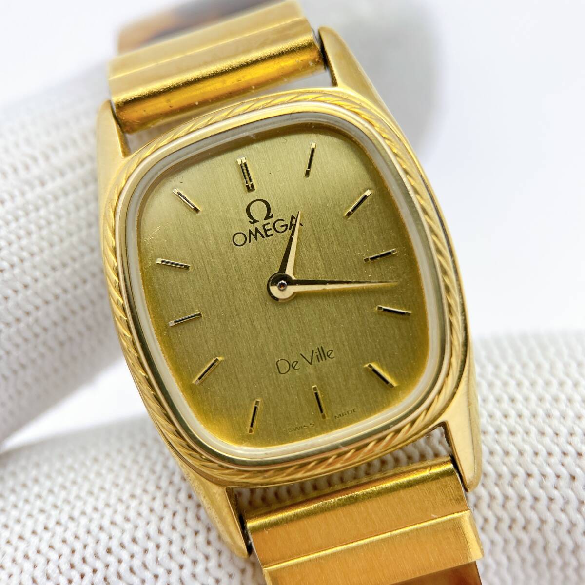 オメガ OMEGA デビル DEVILLE レディース 腕時計 クオーツ QZ ゴールド文字盤 プッシュリューズ 1387 レクタン 電池切れ ジャンクの画像1