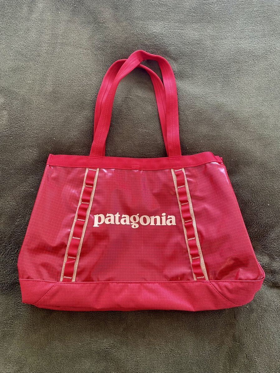 希少　即完売　送料込　Patagonia パタゴニア ブラックホール レッド　赤　25L ショルダーバッグ トートバッグ ユニセックス