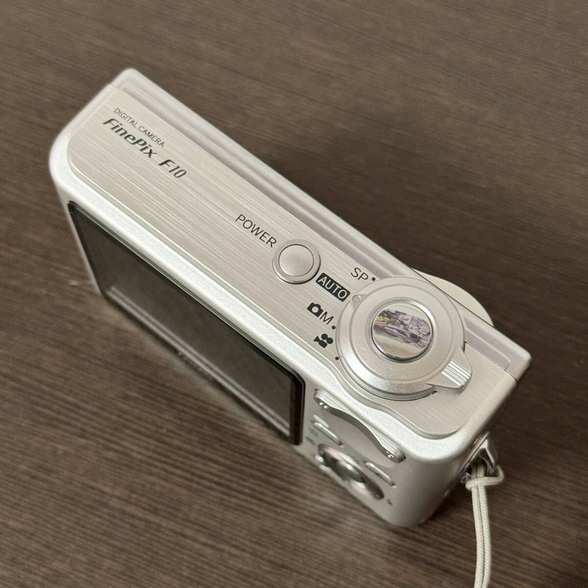 【動作OK】超美品 FUJIFILM 富士フイルム FinePix デジタルカメラ F10 バッテリー＆ケース付き ファインピックス ファインピクス_画像3