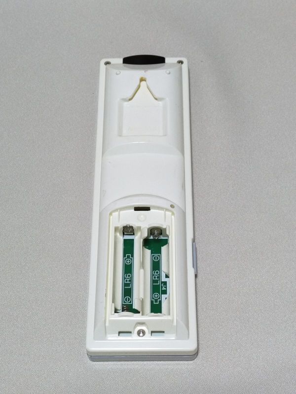 補白11　 除菌・清掃済　DAIKIN/ダイキン　ARC456A21 リモコン　赤外線発光確認済　電池蓋なし_画像2