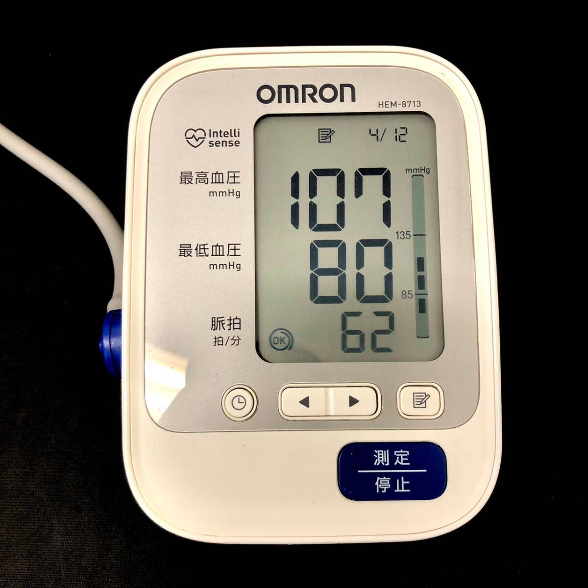 BCm144I 60 箱付き OMRON HEM-8713 オムロン 上腕式血圧計 2018年製 説明書付き HEM-FM31 健康器具 ポータブル_画像2