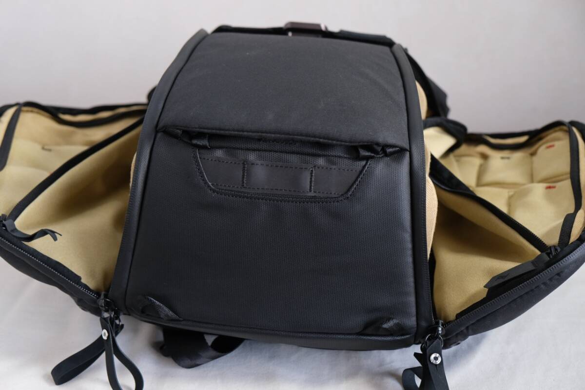 【極美品】Peak Design Everyday Backpack V1 20L ピークデザイン エブリデイ バックパック V1 20L ブラック_画像8