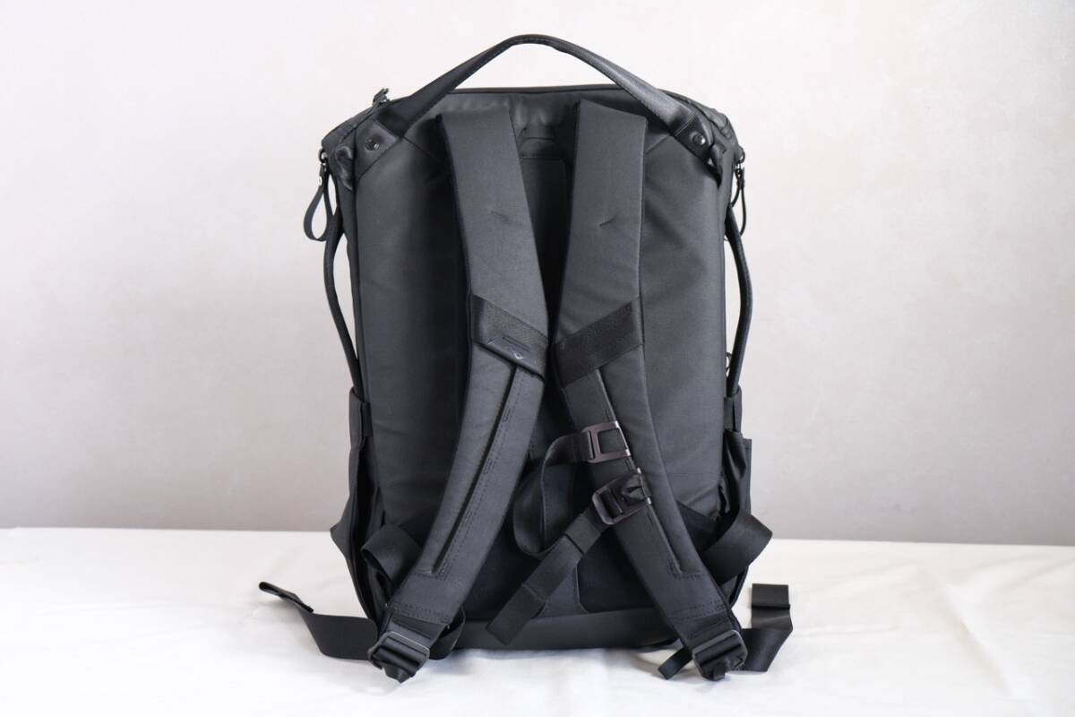 【極美品】Peak Design Everyday Backpack V1 20L ピークデザイン エブリデイ バックパック V1 20L ブラック_画像2