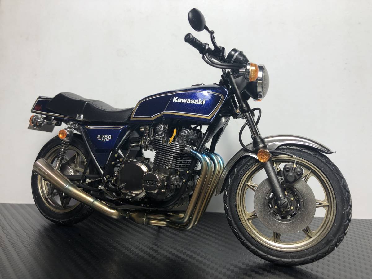 アオシマ　1/12 カワサキ　Z750FX ローダウンカスタム 塗装完成品