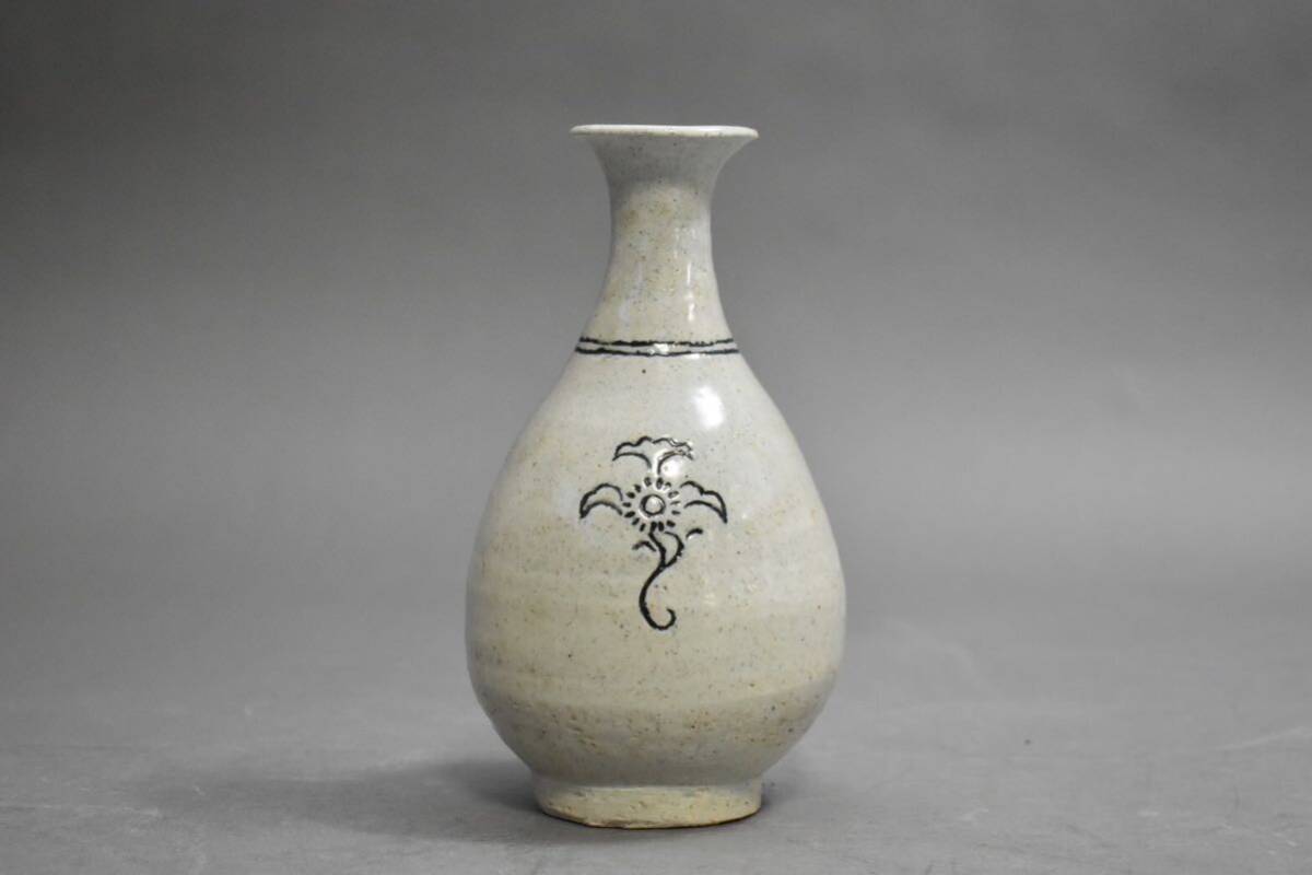 英】A603 時代 李朝白磁鉄象嵌花瓶 中国美術 朝鮮 韓国 高麗 李朝 白瓷