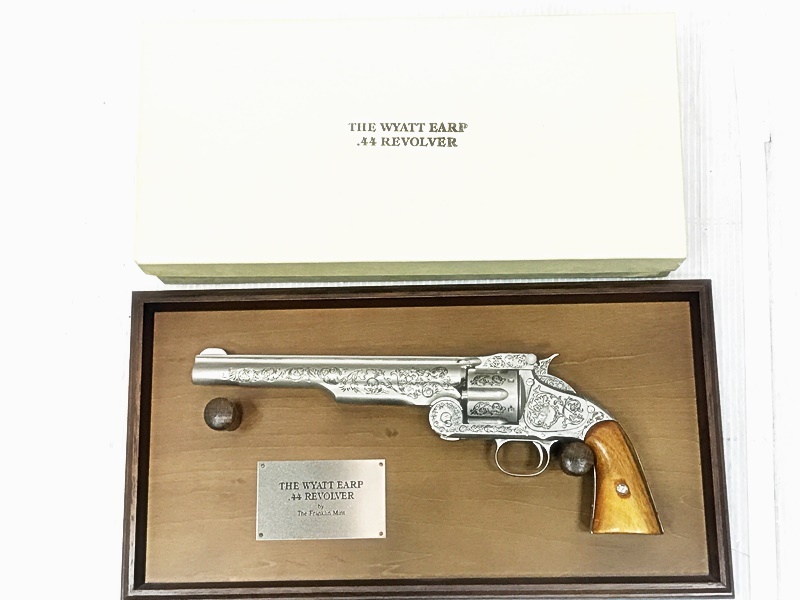 福岡)フランクリンミント THE WYATT EARP 44 REVOLVER ワイアットアープ リボルバー 展示額付き 良品_画像1