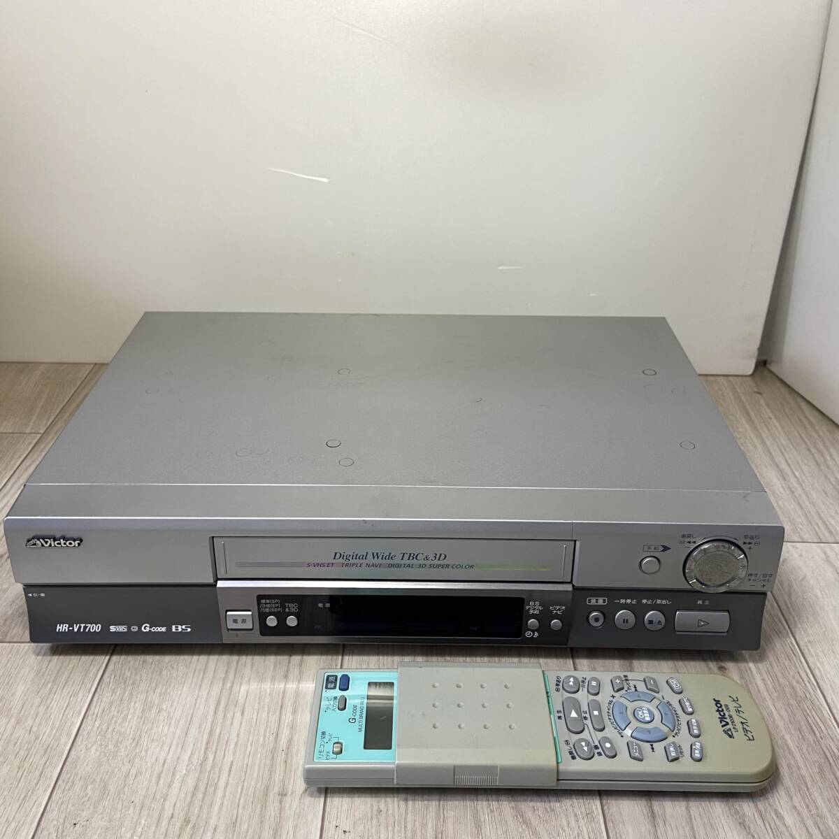 【A】S-VHSビデオ HR-VT700 VICTOR JVCケンウッド ビクター BS内蔵 2004年製 0303-B0000AKC6Q-5788-14980-UAC-1の画像1