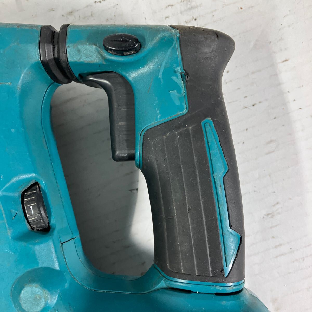 【ジャンク】makita 28mm充電式ハンマドリル HR282DZ_画像7