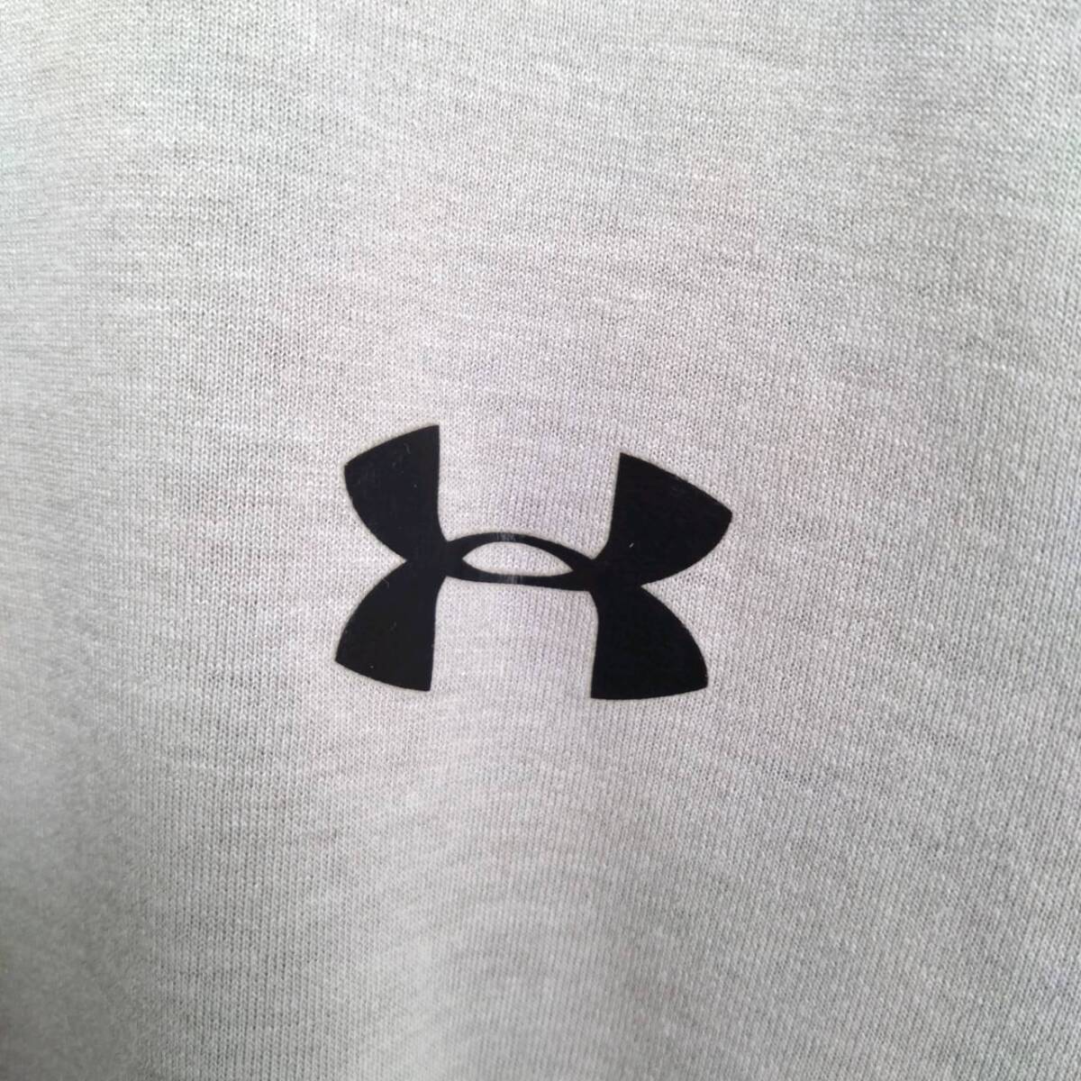 SM(日本サイズS相当) UNDER ARMOUR アンダーアーマー Tシャツ グレー 胸ロゴ 半袖 リユース ultramto ts1857