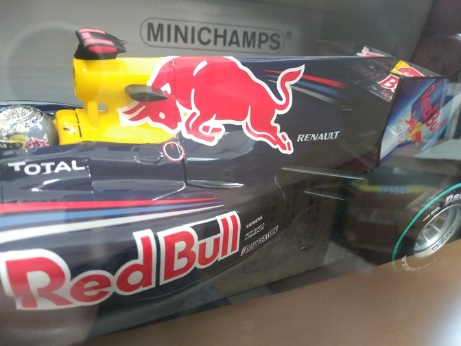 ミニチャンプス 1/18　レッドブル RB6　セバスチャン・ベッテル　アブダビGP　2010年_画像8