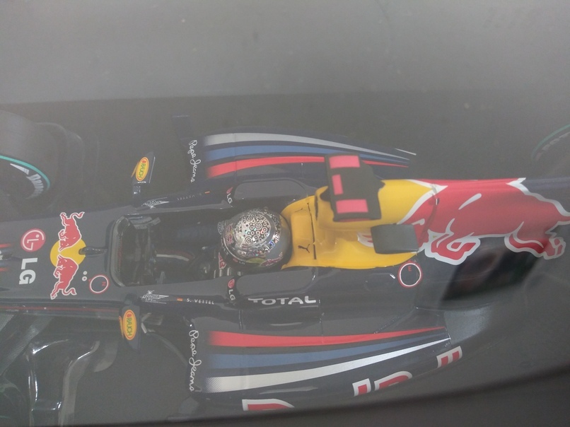 ミニチャンプス 1/18　レッドブル RB6　セバスチャン・ベッテル　アブダビGP　2010年_画像7