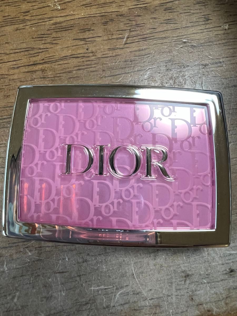 Dior ディオール　ロージーグロウ　001 チーク