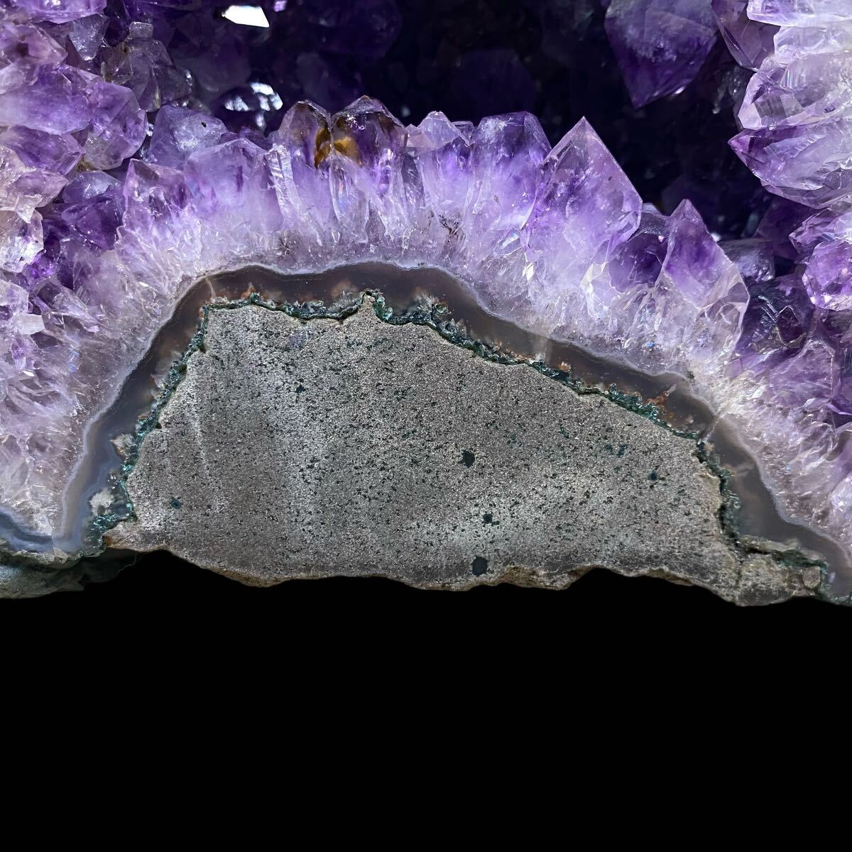 ★紫水晶 アメジストドーム 高さ約19.5㎝ 重さ約3.15kg 原石 パワーストーン 天然石 鉱物 置物 の画像7