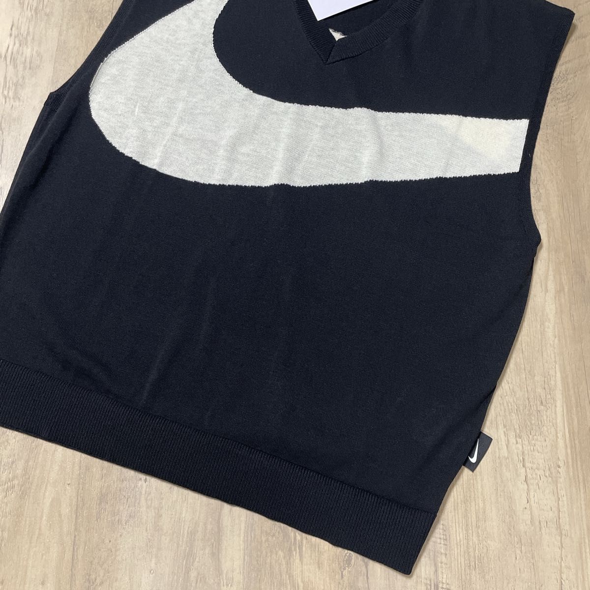 新品★定価9570円★NIKE★ニットベスト★スウッシュ★メンズ★Mサイズ