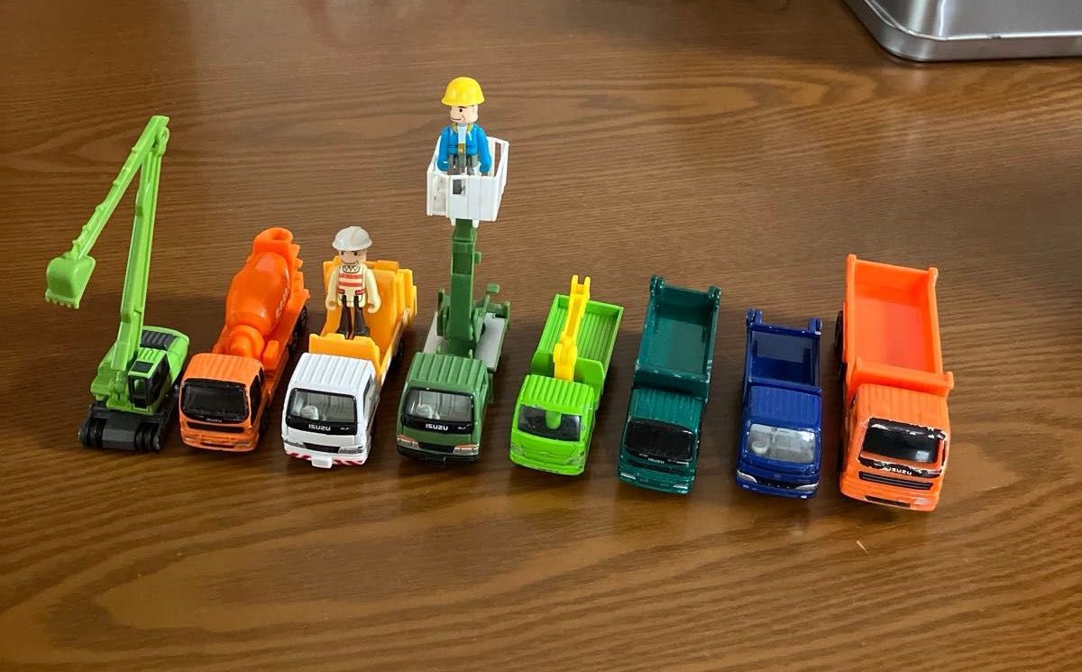 トミカ ミニカー トラック 玩具　タカラトミー　プラキッズ　メガトンダンプ　8台セット　人形　ISUZU
