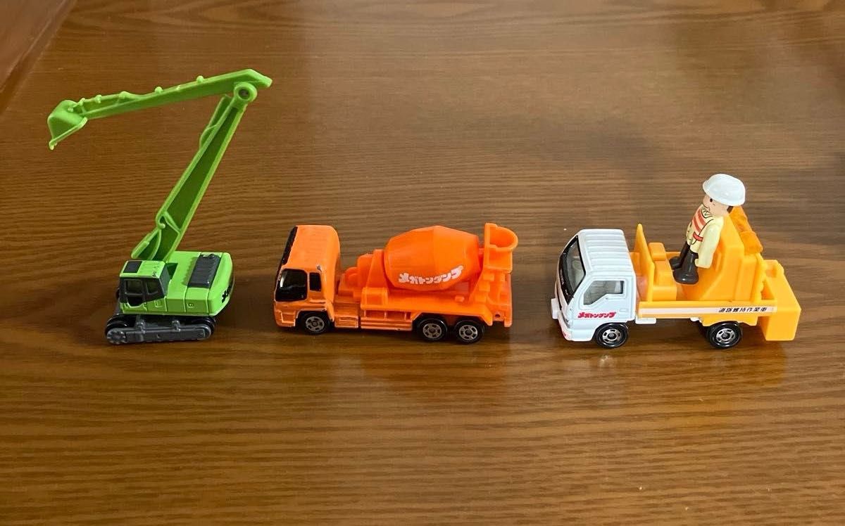 トミカ ミニカー トラック 玩具　タカラトミー　プラキッズ　メガトンダンプ　8台セット　人形　ISUZU