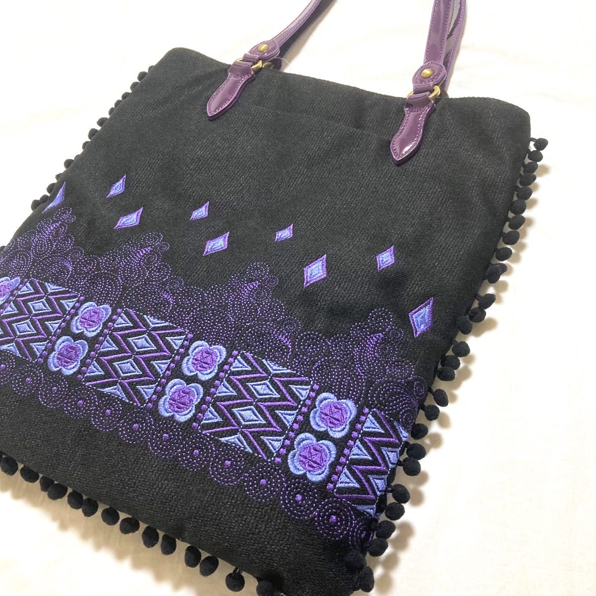 アナスイ ANNA SUI★刺繍 花柄 ペイズリー バタフライ 蝶チャーム付き トートバッグ 未使用