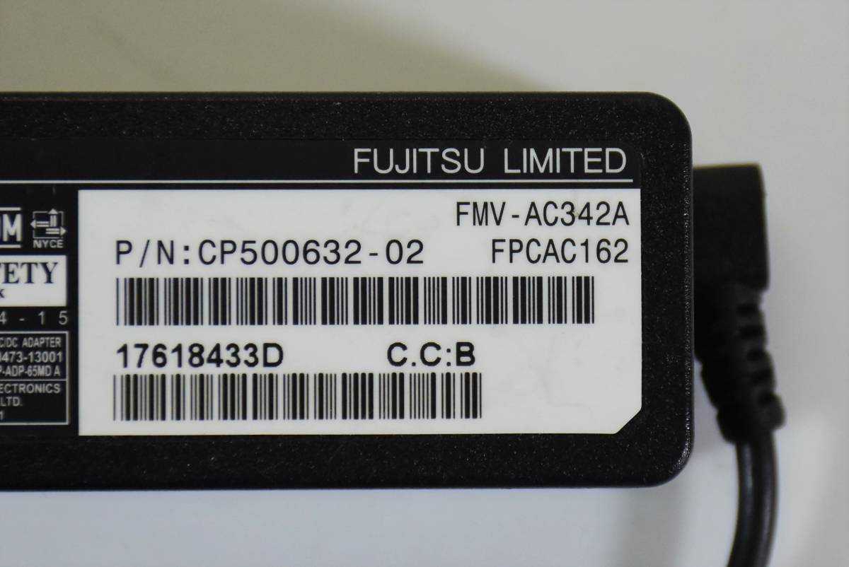 FUJITSU 19V 3.42A ACアダプター /FMV-AC342A/細ピン/外径3.5mm /ADP-65MD/ARROWS Tabシリーズ用/Q665/M, Q7312/KE 対応/中古品_画像2