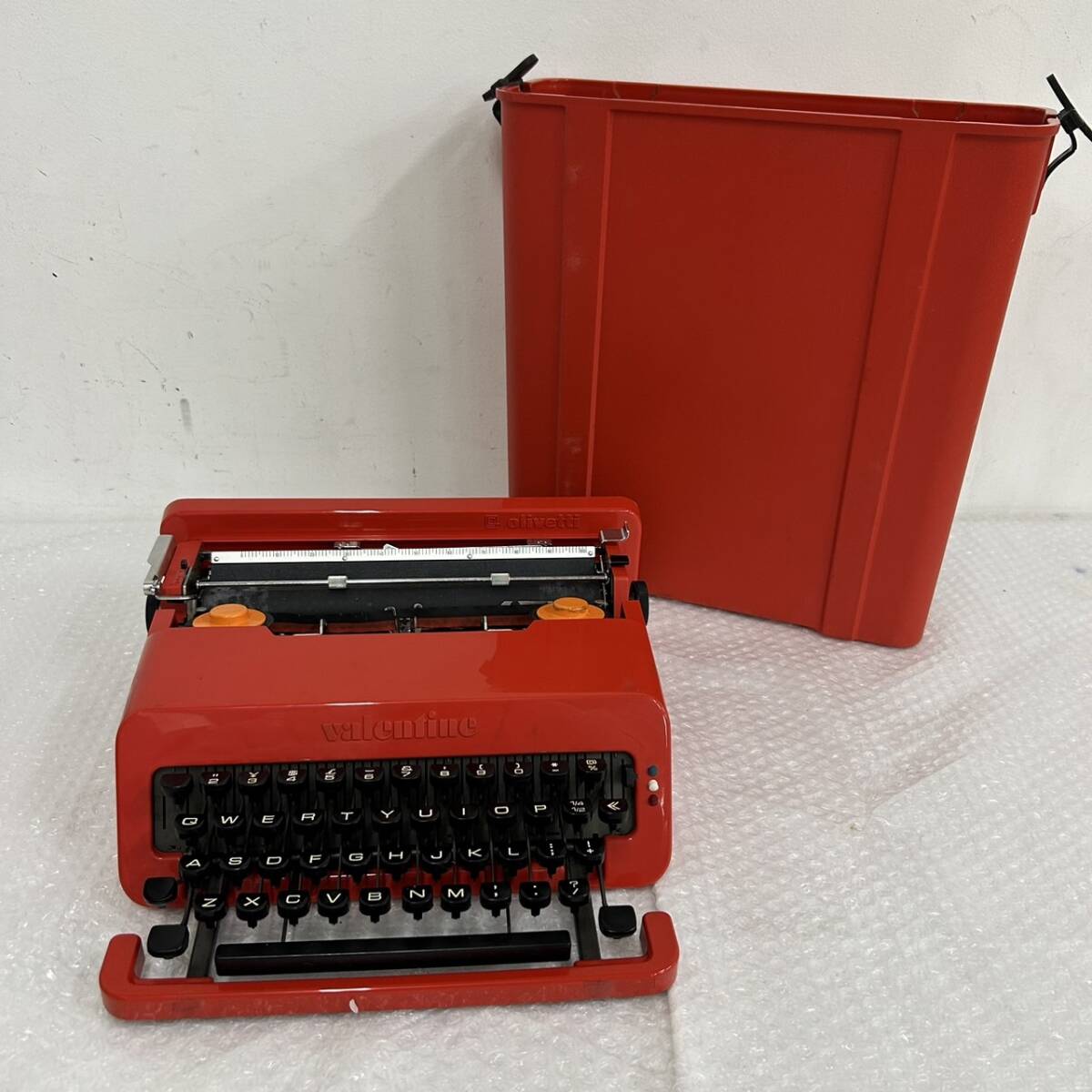 JA015551(041)-635/TY5000【名古屋】Olivetti オリベッティ valentine バレンタイン タイプライター の画像1