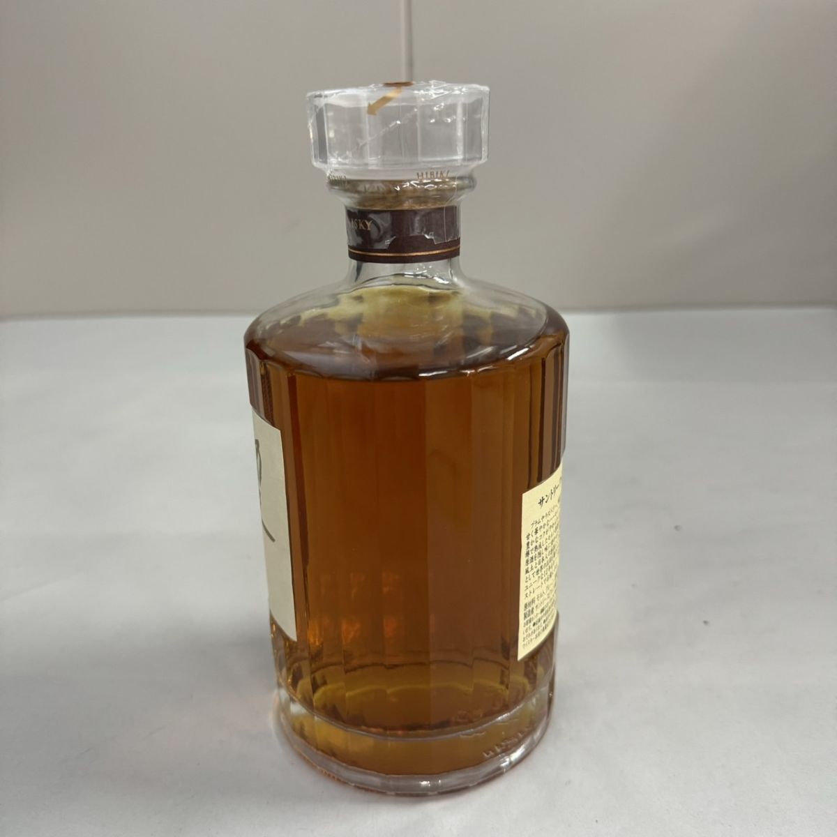 B15853(042)-137/OY38000 【千葉県内のみ発送】酒 SUNTORY WHISKY 響 12 Years Old サントリーウイスキー HIBIKI 12年 43％ 700mlの画像2