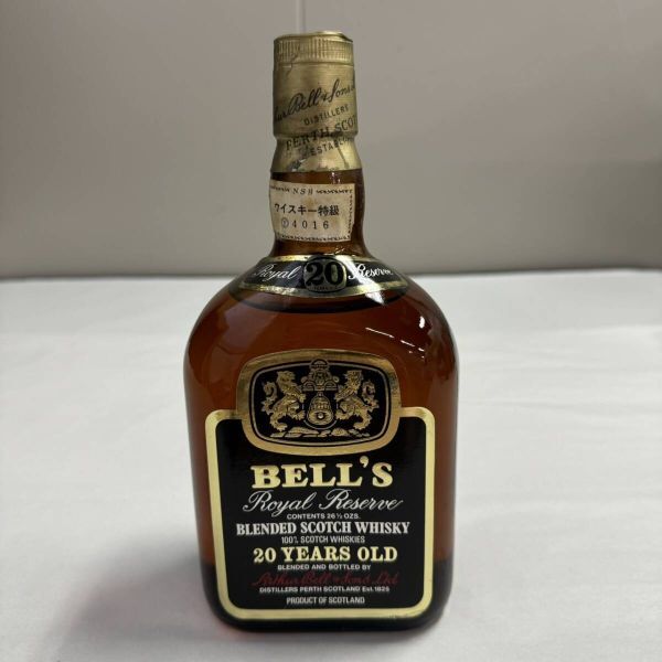 B858(041)-109/HK3000【千葉】酒 BELL'S 20 YEARS OLD Royal Reserve BLENDED SCOTCH WHISKY ベルズ 20年 ウイスキー 43％ 760mlの画像1