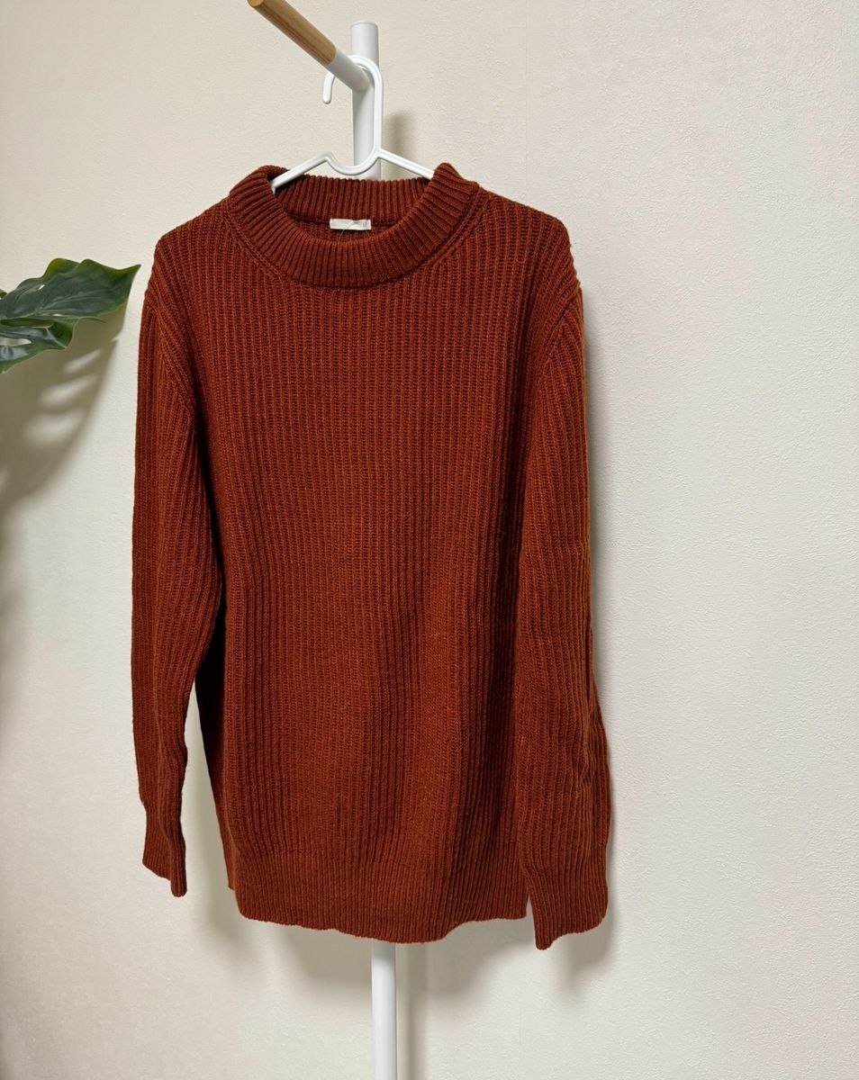【GU】アゼクルーネックセーター