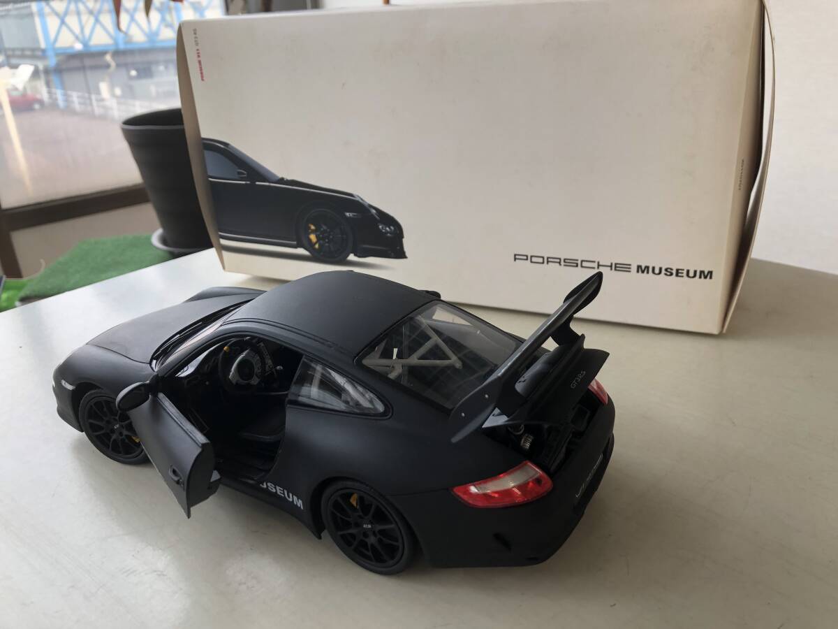 1/18 Porsche 911 GT3 RS PORSCHE MUSEUM ポルシェ　ウェリー　WELLY_画像2