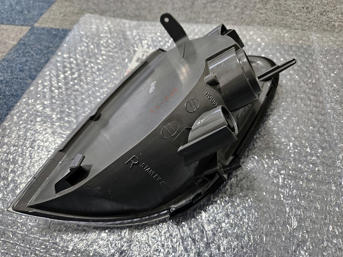 ★新品 UCF21.20 セルシオ 後期用　トヨタ純正 フロントターンシグナルランプ レンズ 右側（RH） ウインカーレンズ　コーナーランプ 希少_画像3