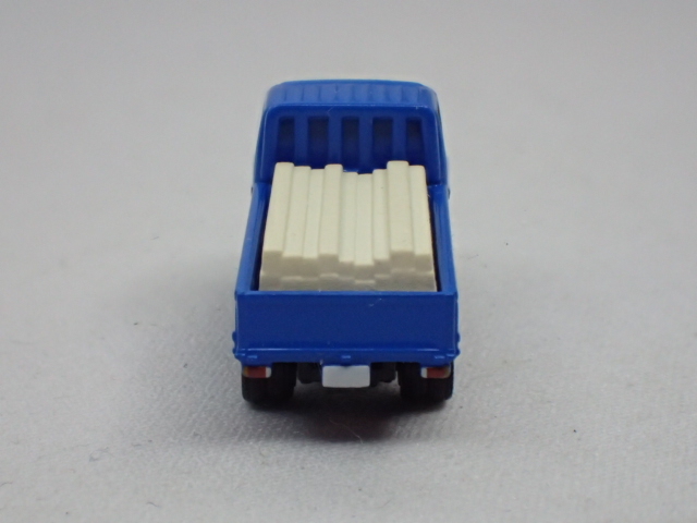  car collection no. 5.88 Hino Dutro blue luggage installing 