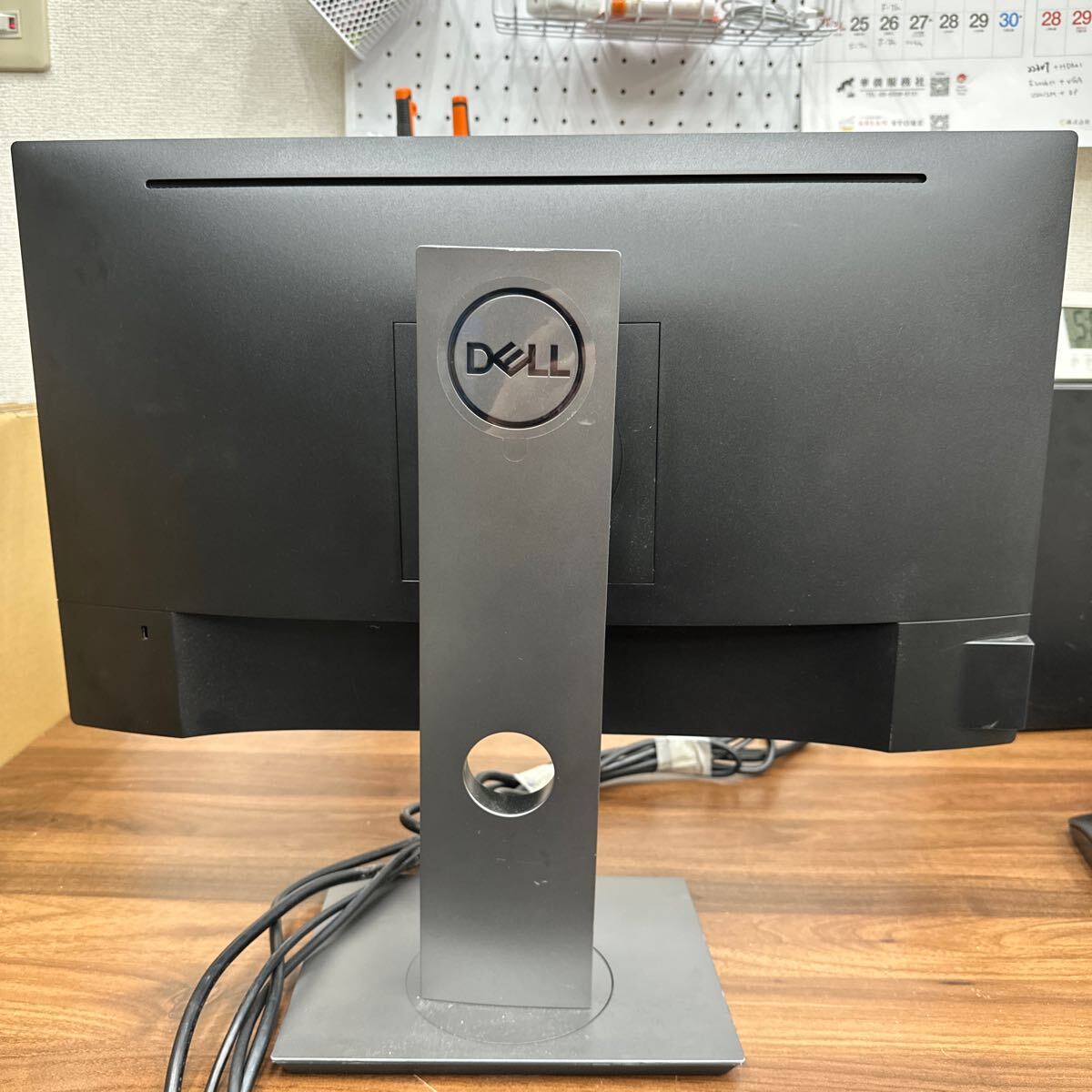 junk-77 DELL P2217Hb 22インチ液晶モニター　フルHD 画面キズ小 電源ケーブル付き_画像4