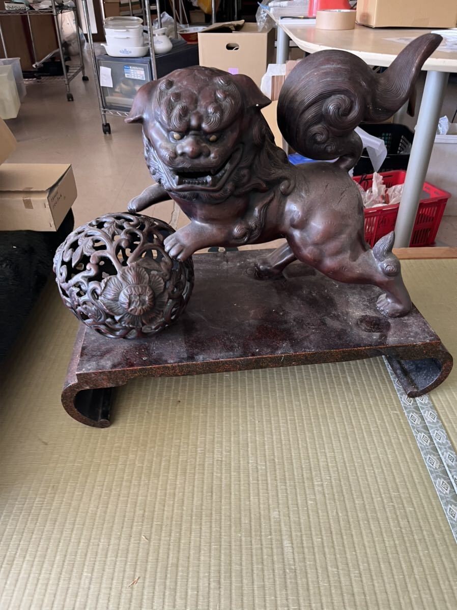 金工家『旭峰』造 唐銅製 毬乗獅子置物 ブロンズ オブジェ 置物  台付 真鍮 重い 銅の画像1