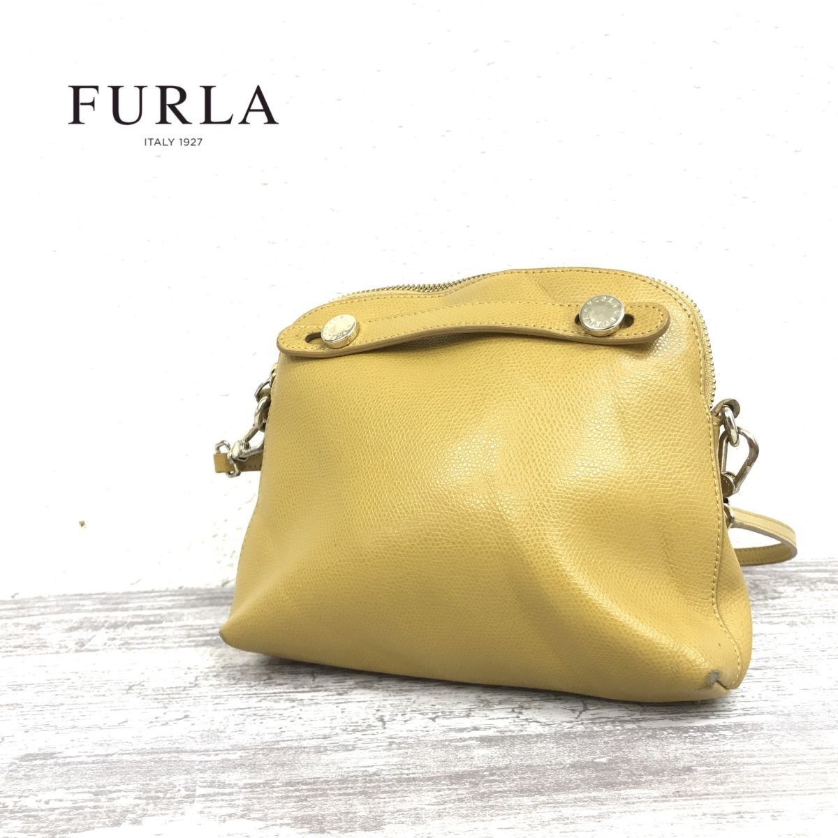 F2637-N◆ FURLA フルラ ショルダーバッグ ジップ開閉 レディース ロゴボタン ◆ イエロー マスタード レザーの画像1