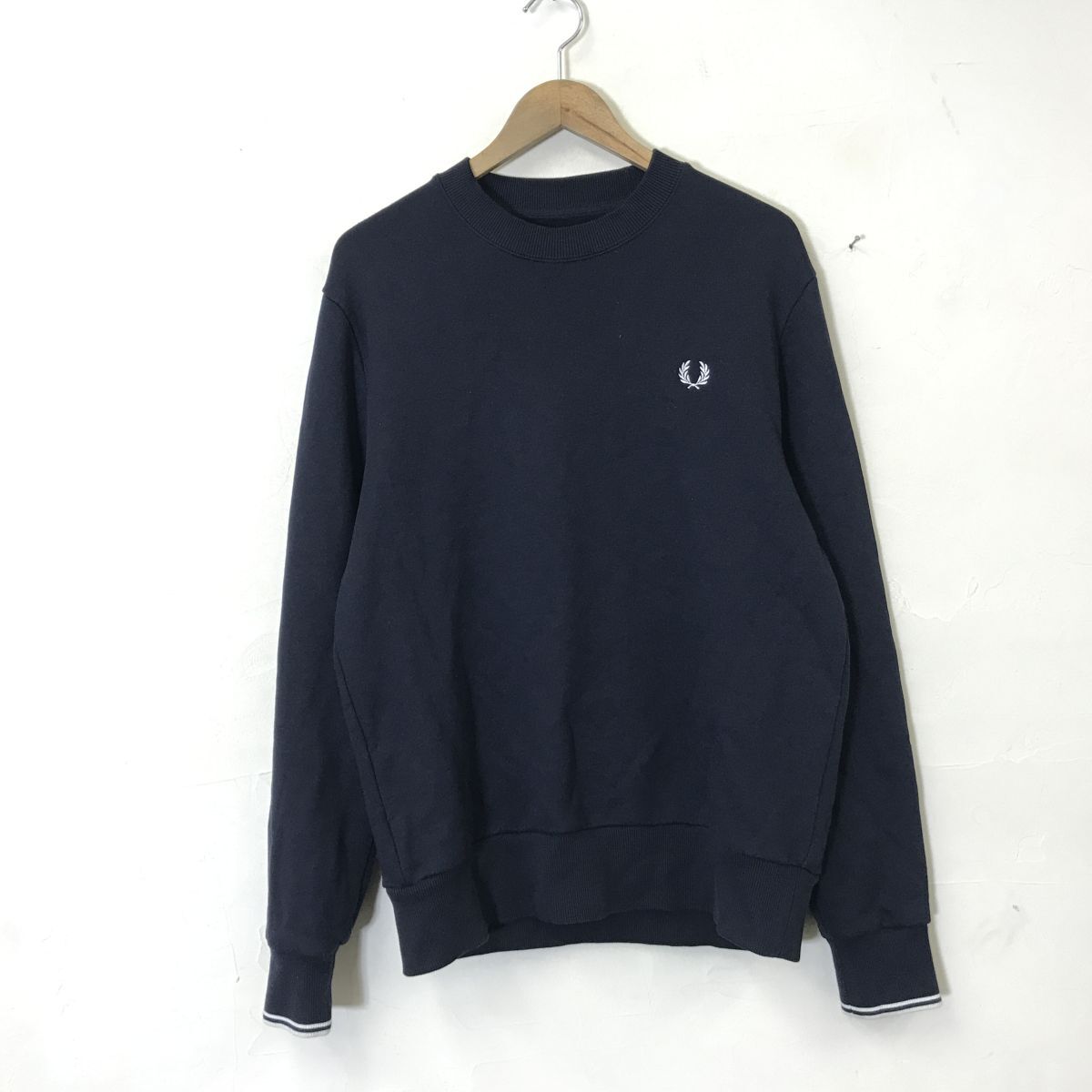 M985-D◆美品◆ FRED PERRY フレッドペリー スウェットシャツ トレーナー ロゴ刺繍 トップス ◆sizeM ネイビー 紺 コットン_画像2