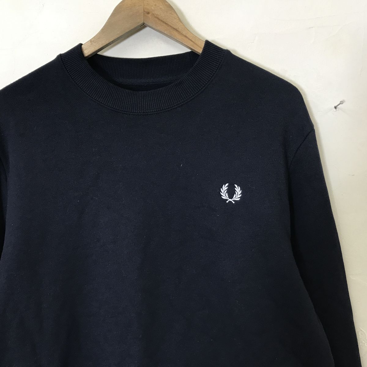 M985-D◆美品◆ FRED PERRY フレッドペリー スウェットシャツ トレーナー ロゴ刺繍 トップス ◆sizeM ネイビー 紺 コットン_画像3