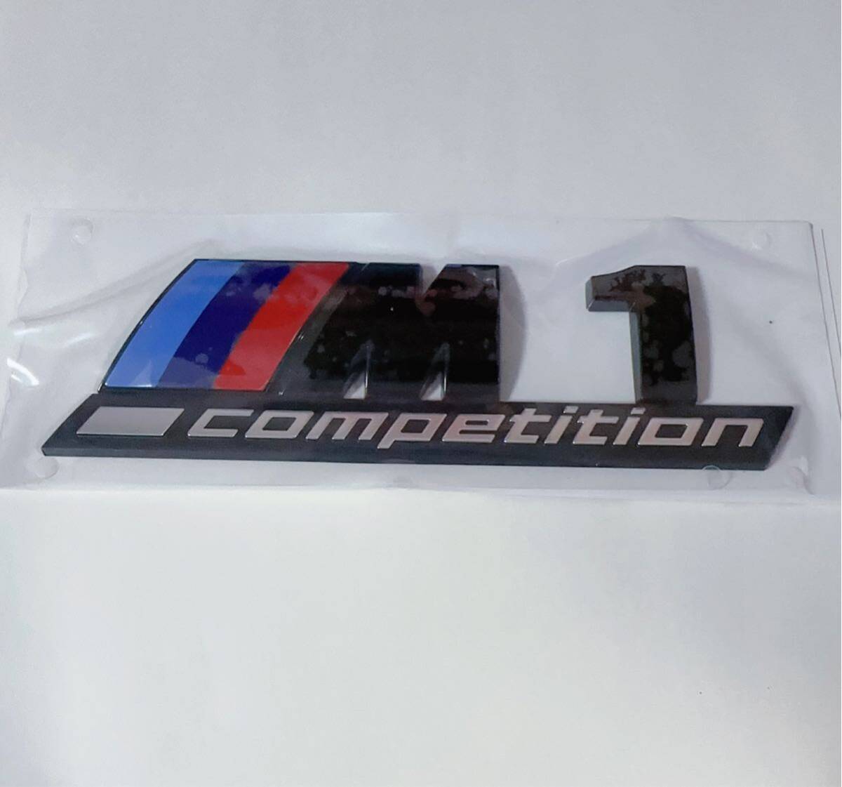 BMW エンブレム Ｍcompetition　　1シリーズ 　リアエンブレムトランク 両面テープ付き　立体エンブレム　黒
