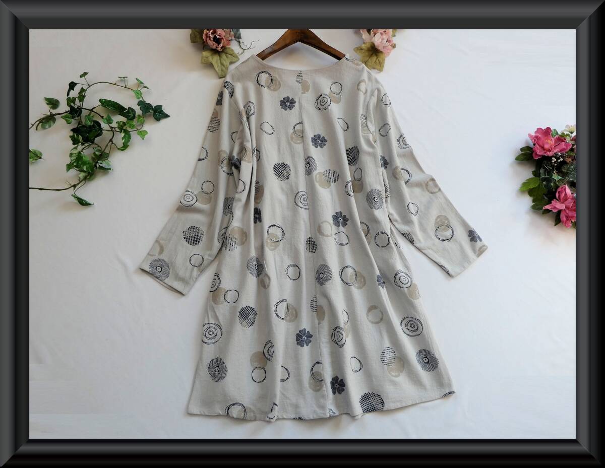 訳あり・Ｌ/ＬＬ～３Ｌ【新品】COTTON100％♪胸元にピンタックドット＆お花柄プリント★ゆったりAラインチュニック・グレー◆fit1027◆_画像9