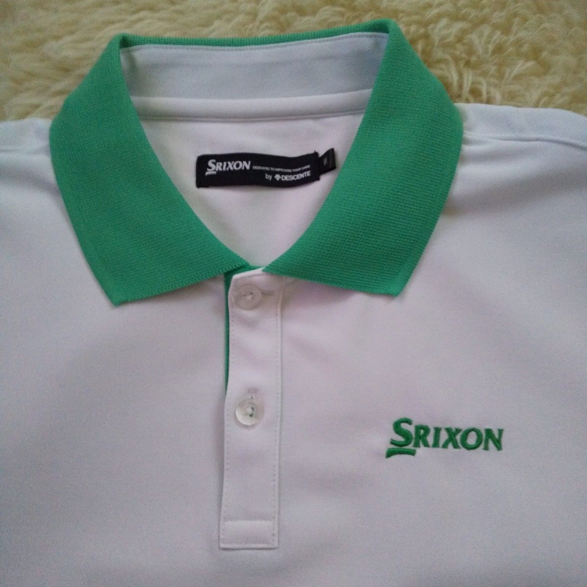 (極美品)　SRIXON　スリクソン　メンズ　半袖ポロシャツ　Mサイズ　ホワイト  UPF50　吸汗速乾
