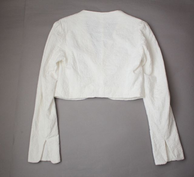 フランス製【agnes b.】アニエスベー　ノーカラージャケット　刺繍　白　USED　ショート丈　レディース_画像10
