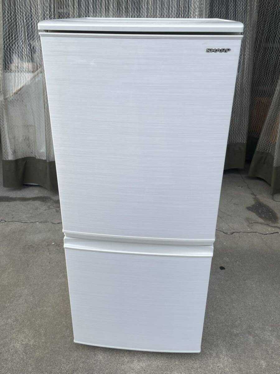 CK☆ 直接引き取り大歓迎 通電確認済 SHARP ノンフロン冷凍冷蔵庫 SJ-D14F-W 2020年製 137L 左開き ホワイト シャープ 2ドア 冷蔵庫 _画像1