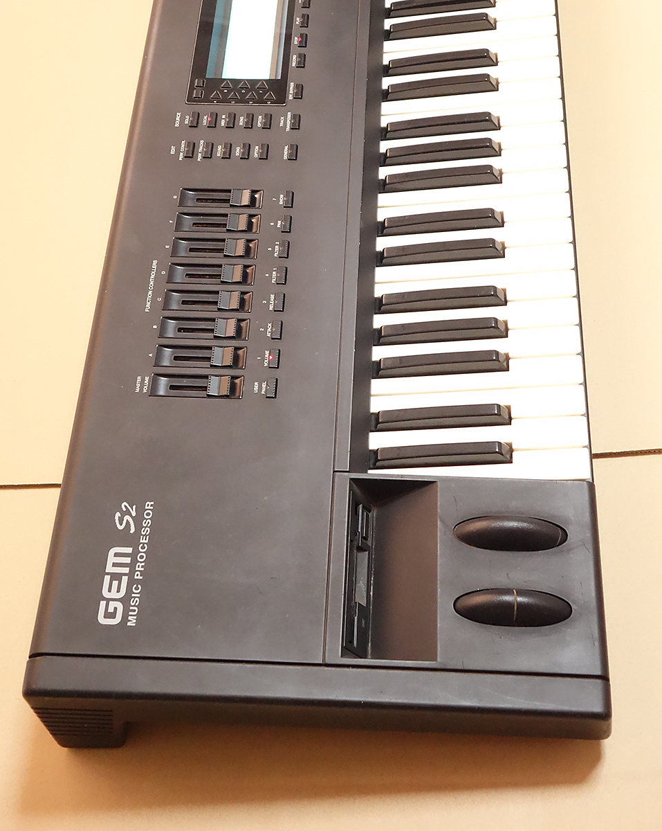 【ジャンク品】Generalmusic GEM S2（イタリア製シンセサイザー・FATAR TP/8S鍵盤）_画像3