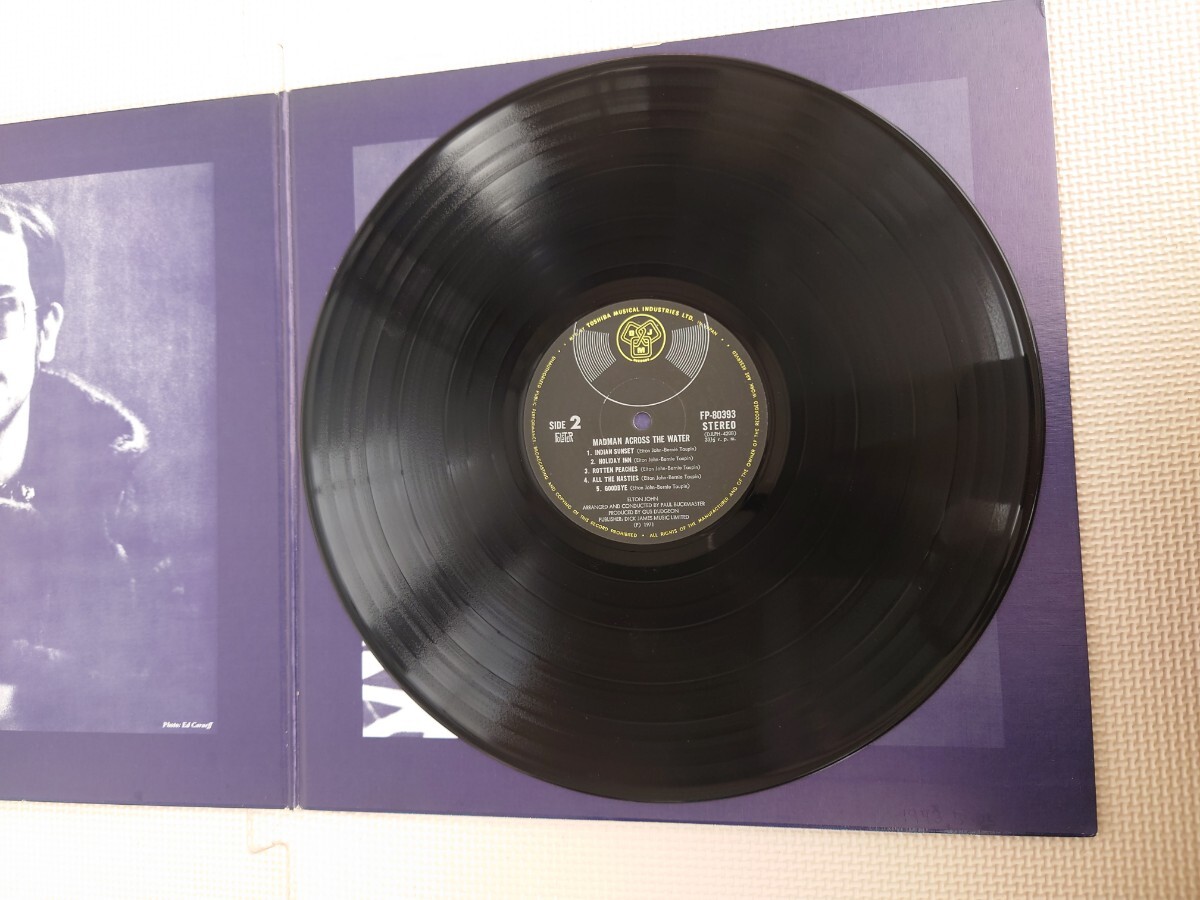 【再生未確認】LP レコード ELTON JOHN/Madman Across The Water エルトン・ジョン FP-80393_画像5