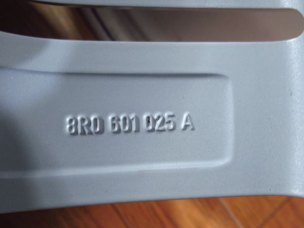 AudiアウディQ5(8R系)純正 8J-18 off+39 pcd112/5H 品番：8R0601025A １８インチアルミホイール４本_画像8